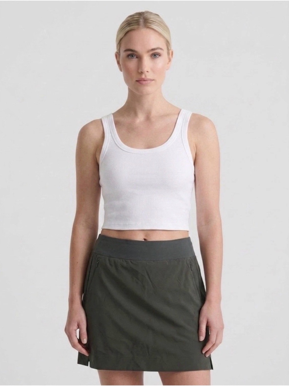 Athleta Womens Brooklyn 16" Athletic Featherlight Athletic Skort Green Sz 8